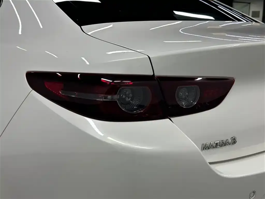Mazda 3 Axela — фото 10