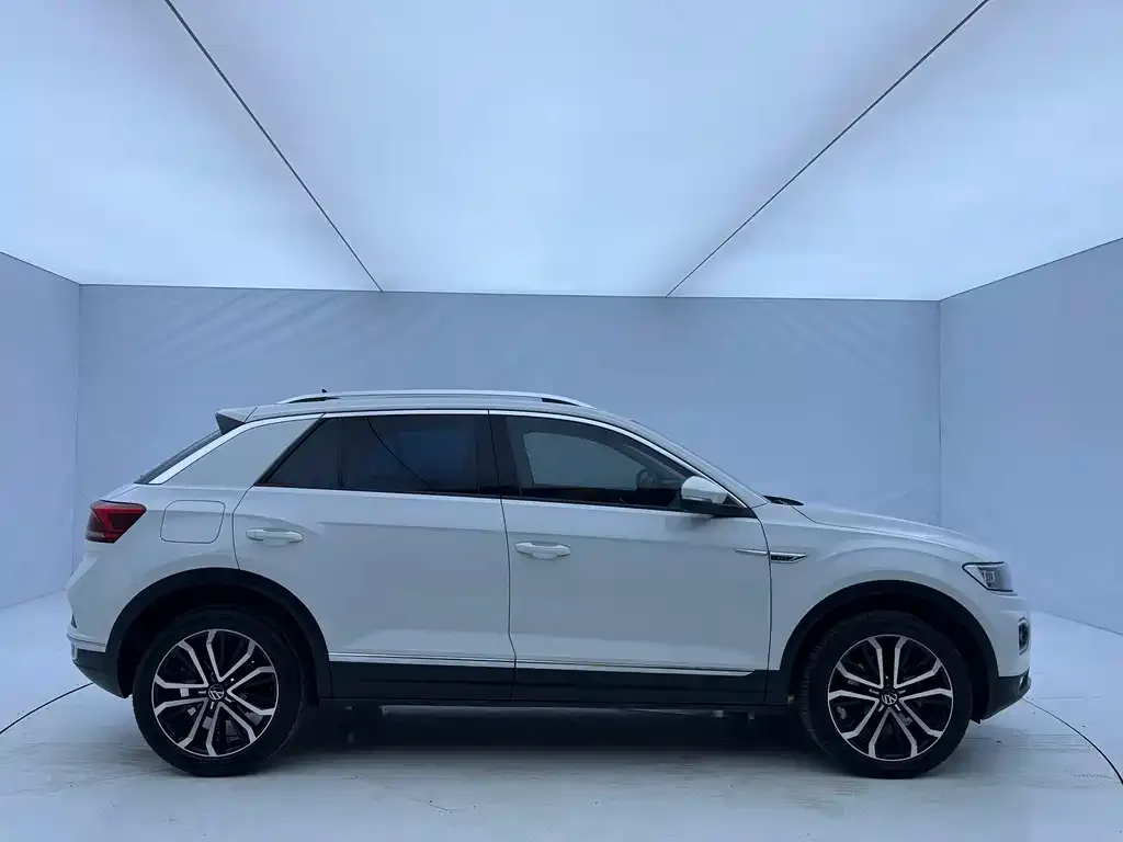 Volkswagen T-Roc — фото 6