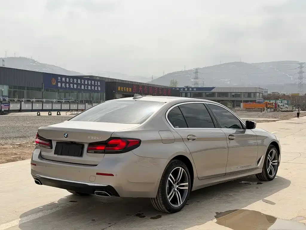BMW 5 Series — фото 3