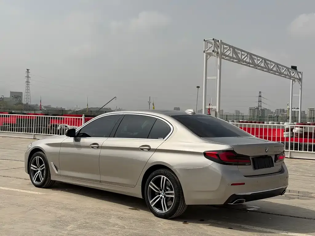 BMW 5 Series — фото 2