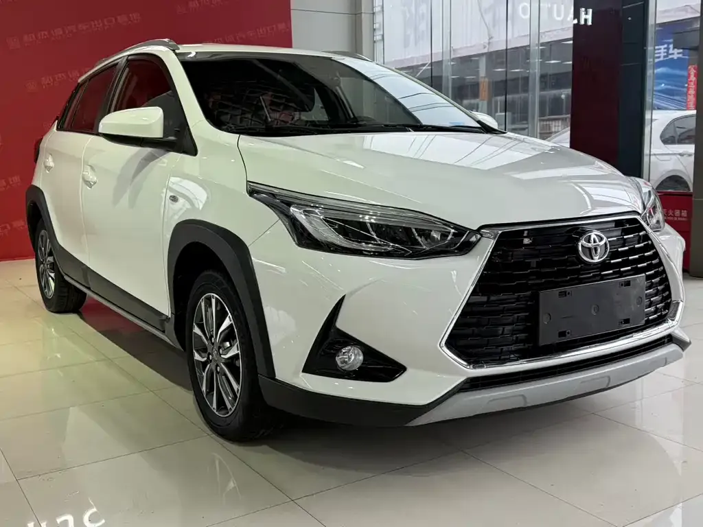 Toyota Yaris L — фото 2
