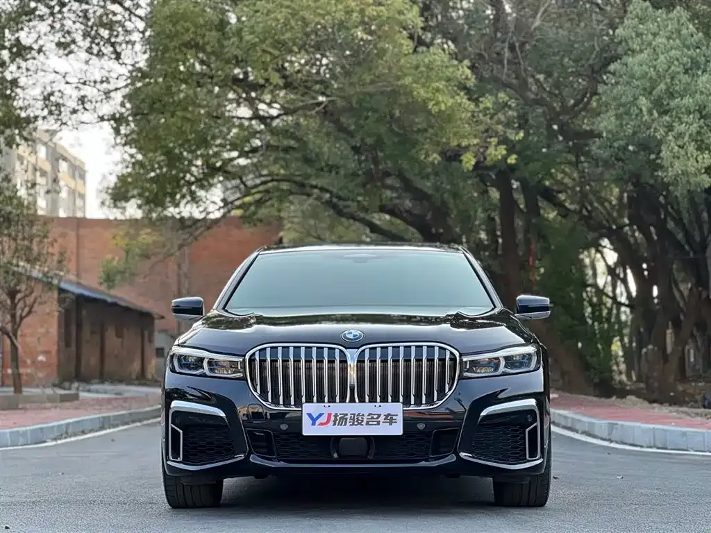 BMW 7 Series — фото 9