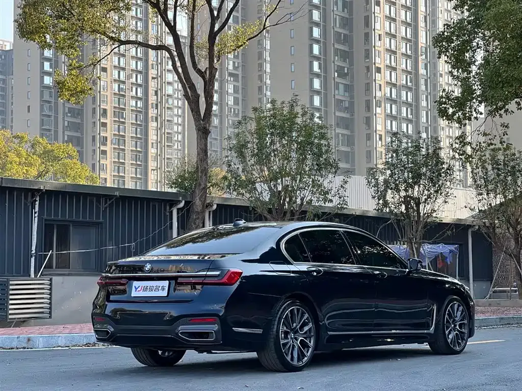 BMW 7 Series — фото 10