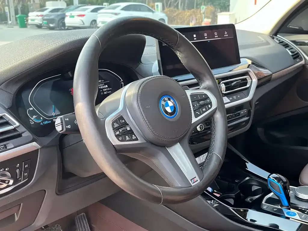 BMW iX3 — фото 3