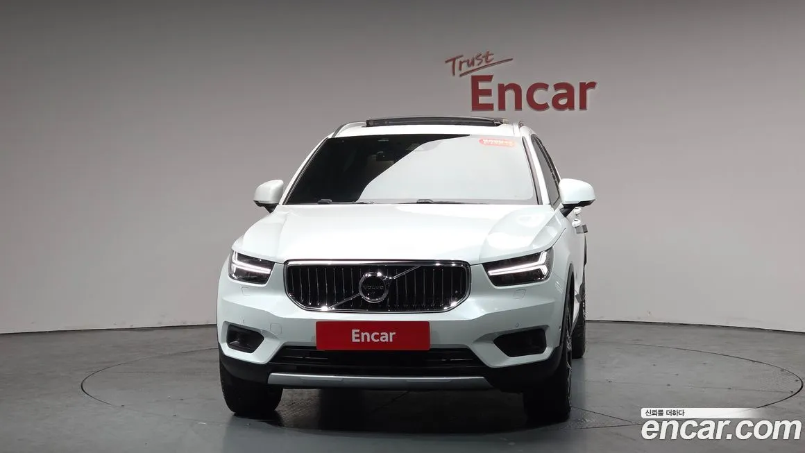 Volvo XC40 — фото 9