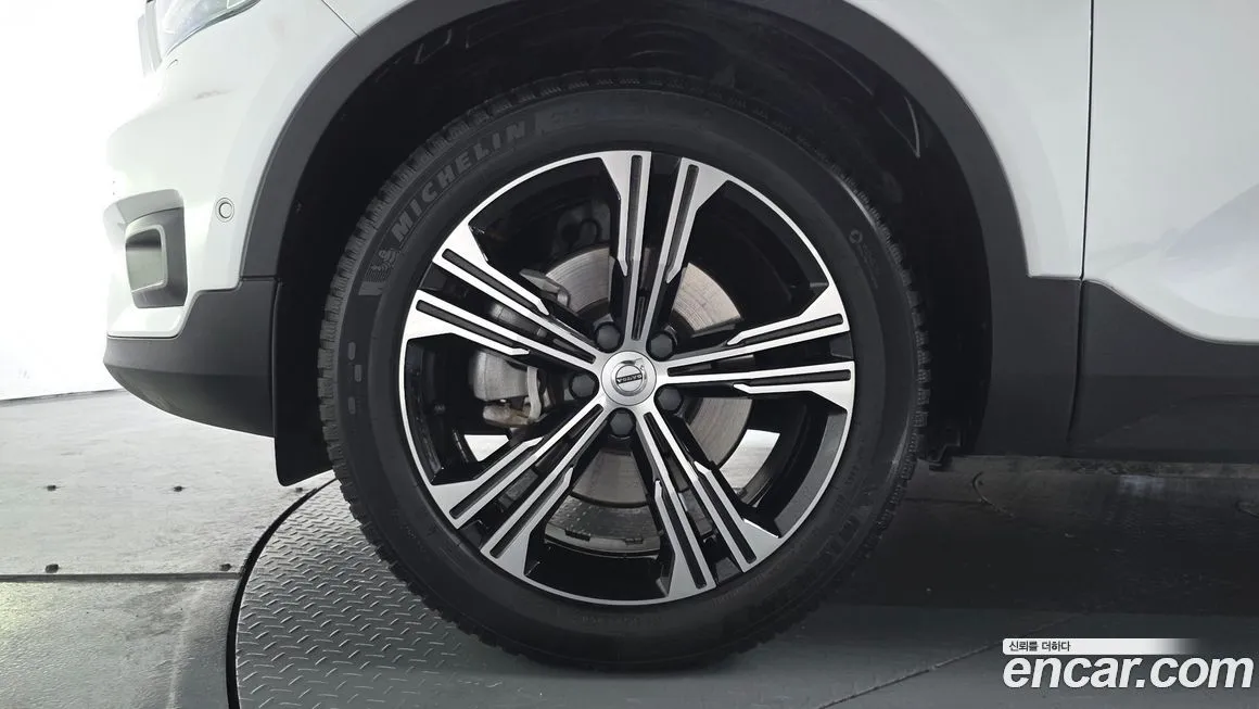 Volvo XC40 — фото 2