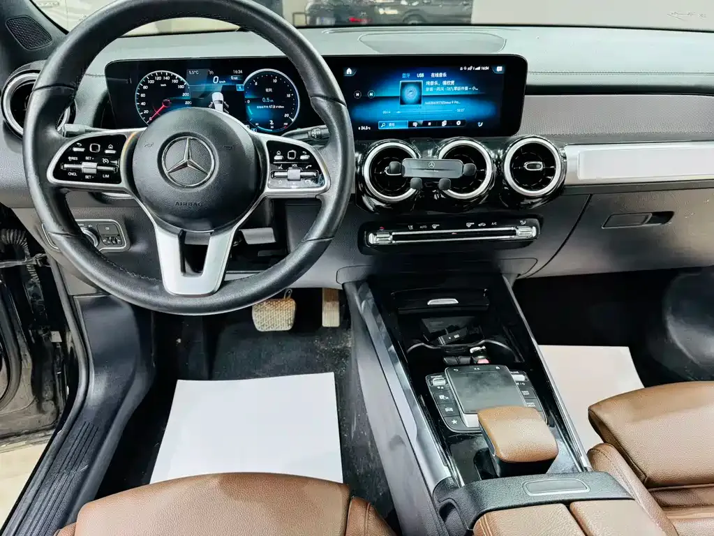 Mercedes-Benz GLB — фото 10