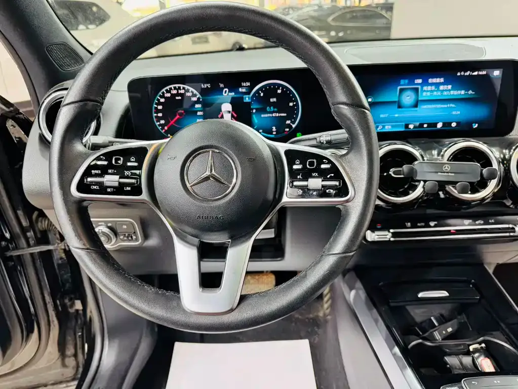 Mercedes-Benz GLB — фото 4