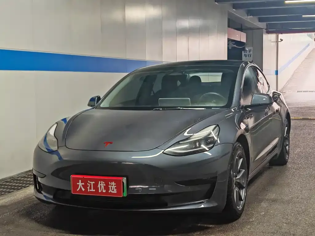 Tesla Model 3 — фото 1