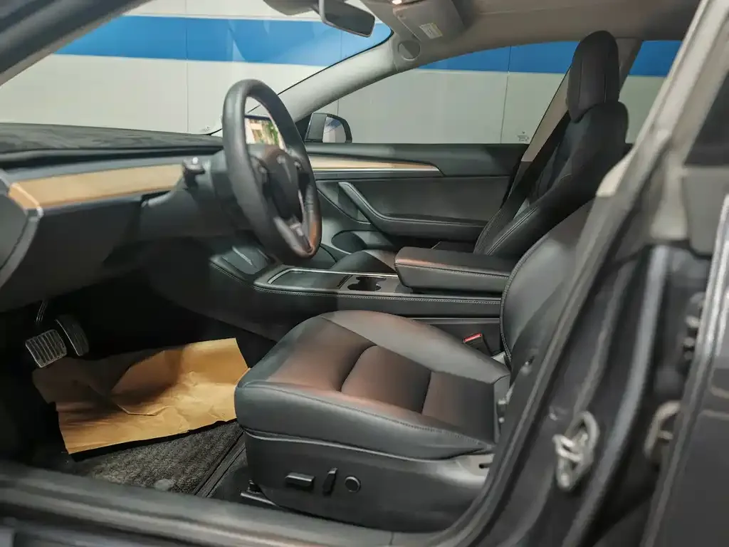 Tesla Model 3 — фото 10