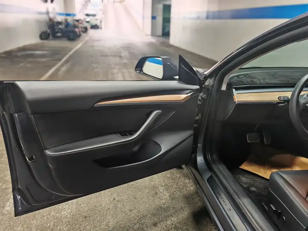 Tesla Model 3 — фото 3