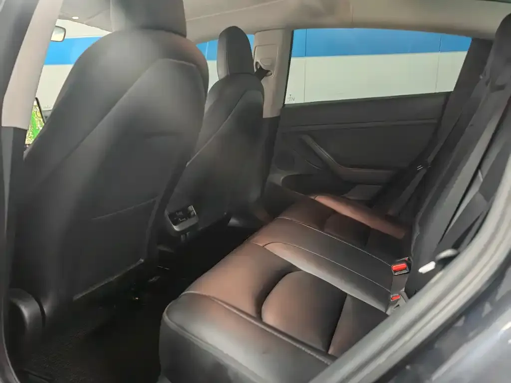 Tesla Model 3 — фото 2