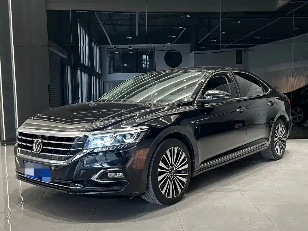 Volkswagen Passat — фото 1