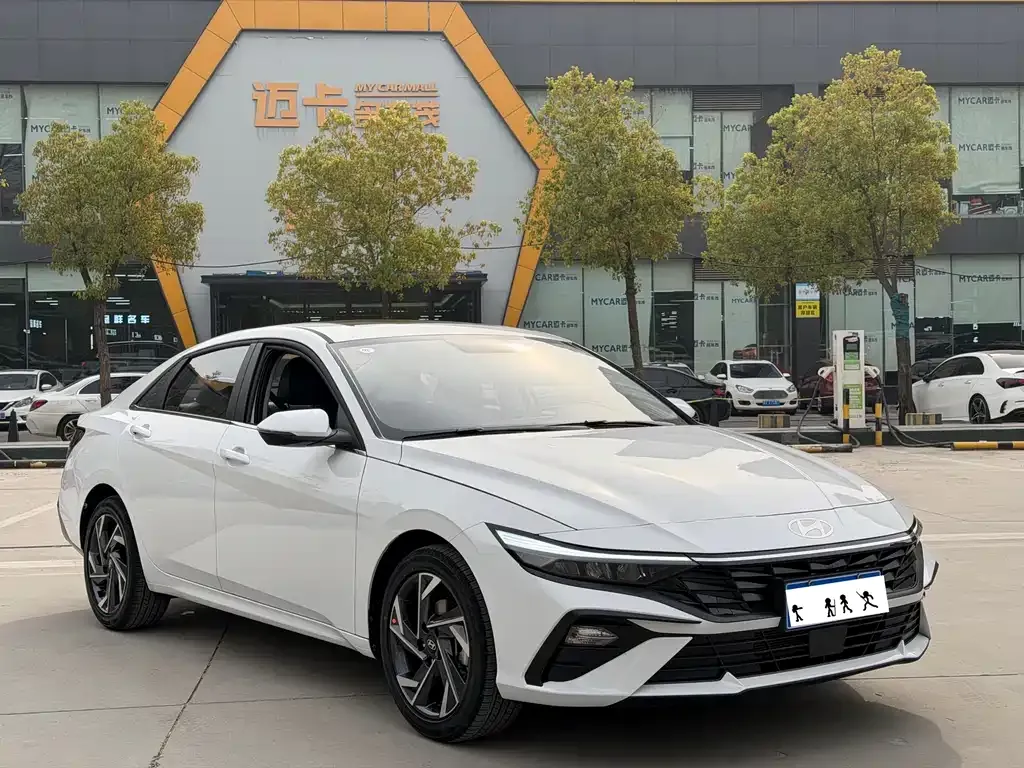 Hyundai Elantra — фото 2