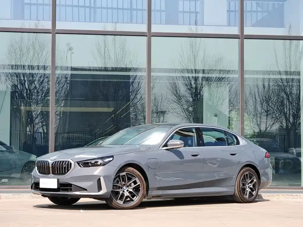 BMW i5 — фото 1