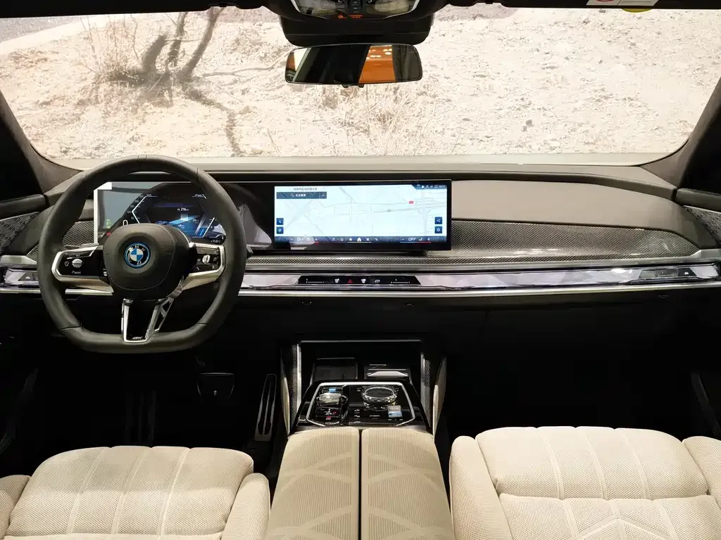 BMW i7 — фото 3