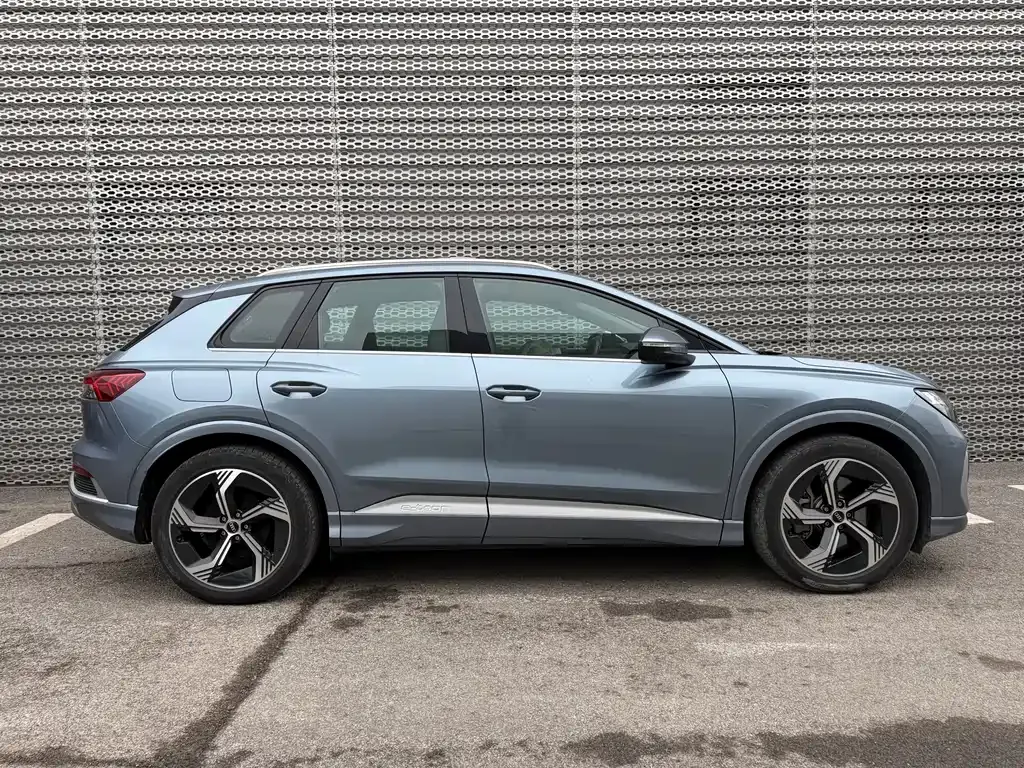 Audi Q4 e-tron — фото 8
