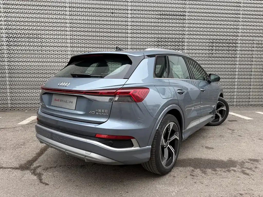 Audi Q4 e-tron — фото 9