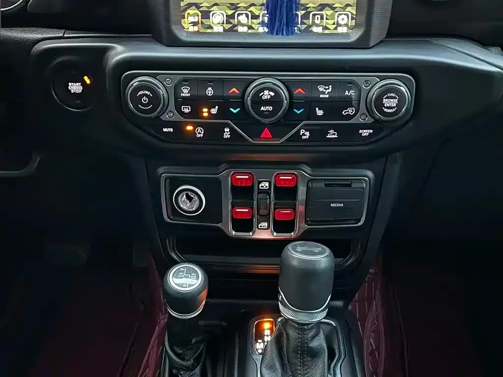 Jeep Wrangler — фото 3
