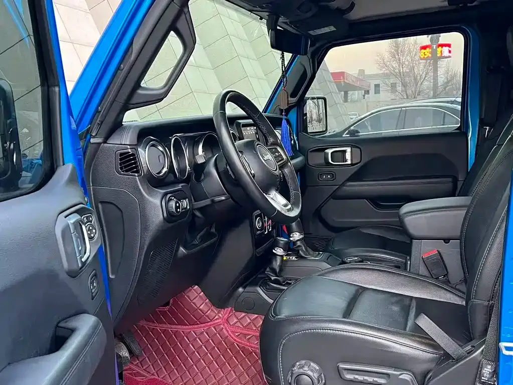 Jeep Wrangler — фото 10