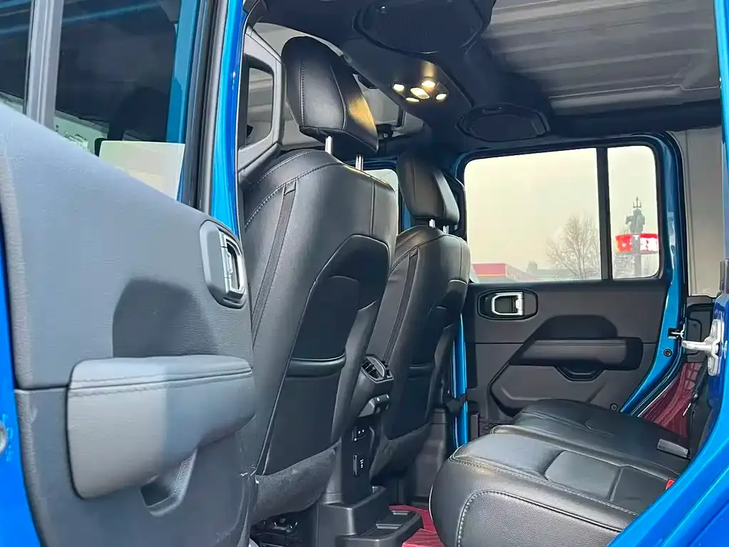 Jeep Wrangler — фото 2