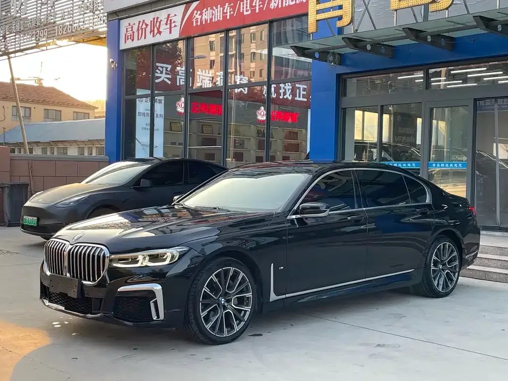 BMW 7 Series — фото 1