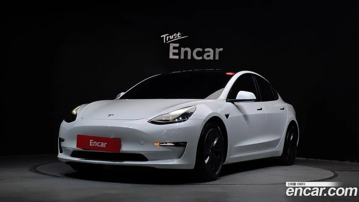 Tesla Model 3 — фото 1