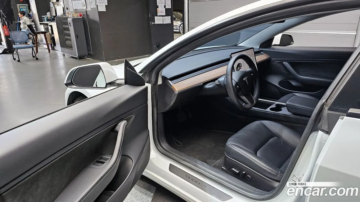 Tesla Model 3 — фото 8