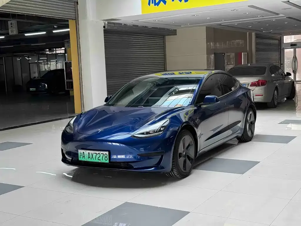 Tesla Model 3 — фото 1