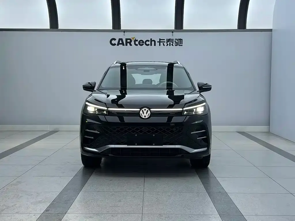 Volkswagen Tiguan L — фото 2