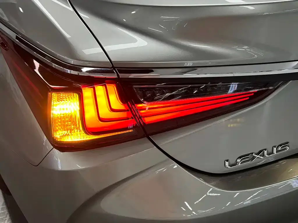 Lexus ES — фото 2