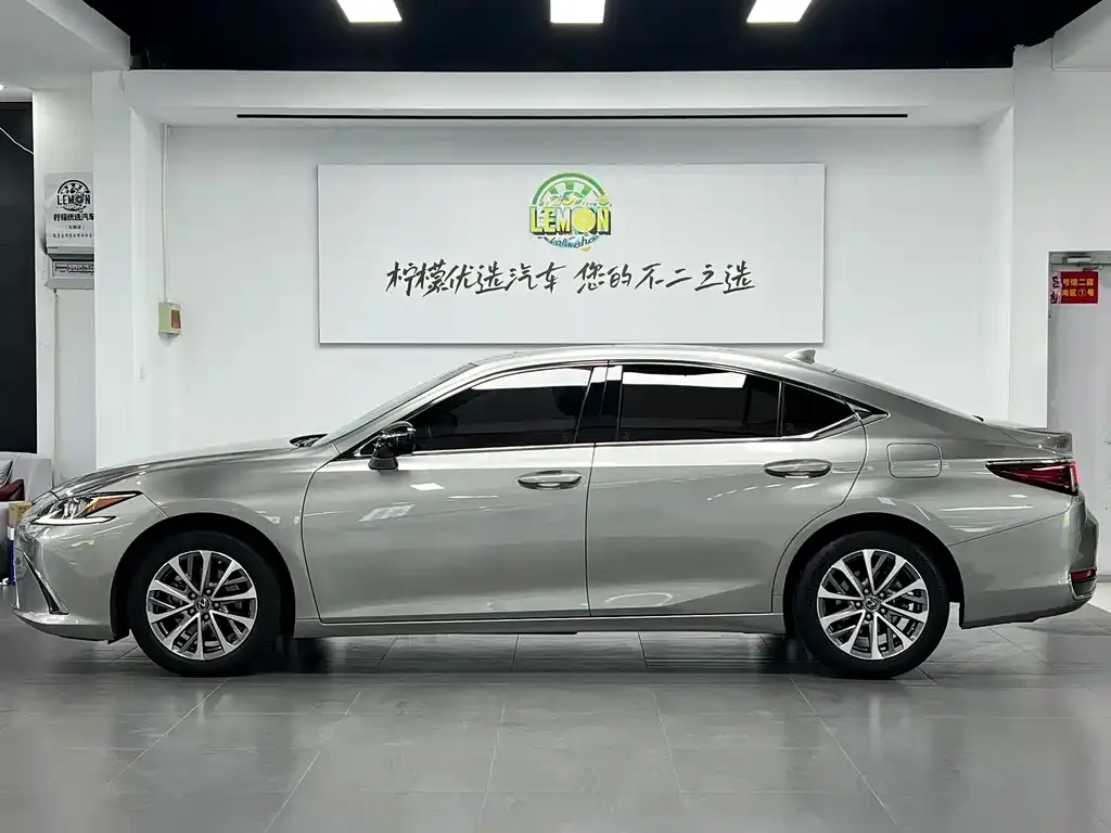 Lexus ES — фото 8