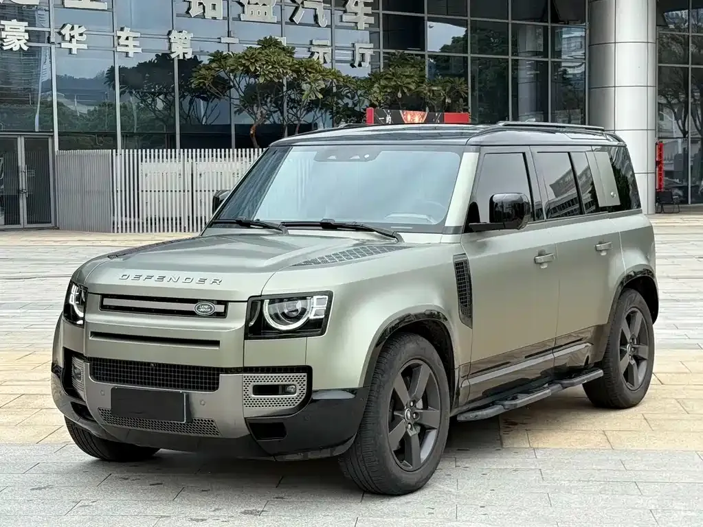 Land Rover Defender — фото 1