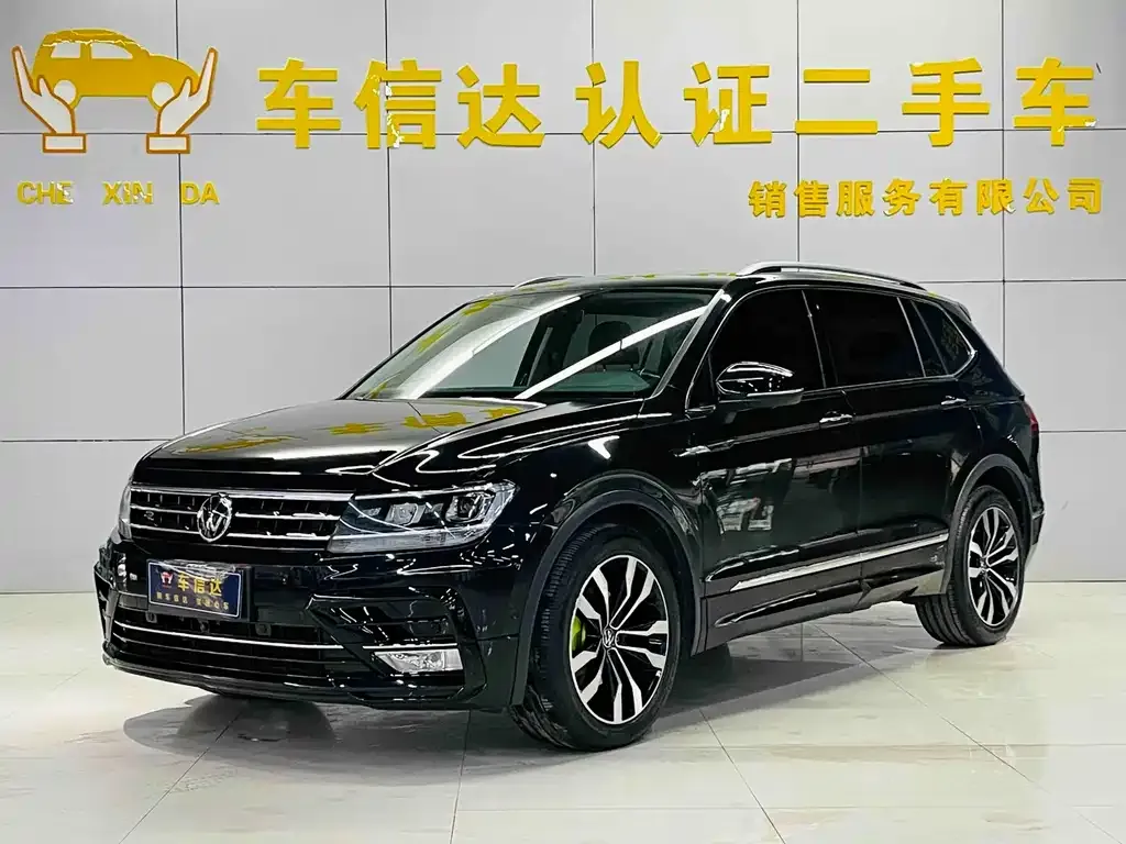 Volkswagen Tiguan L — фото 1
