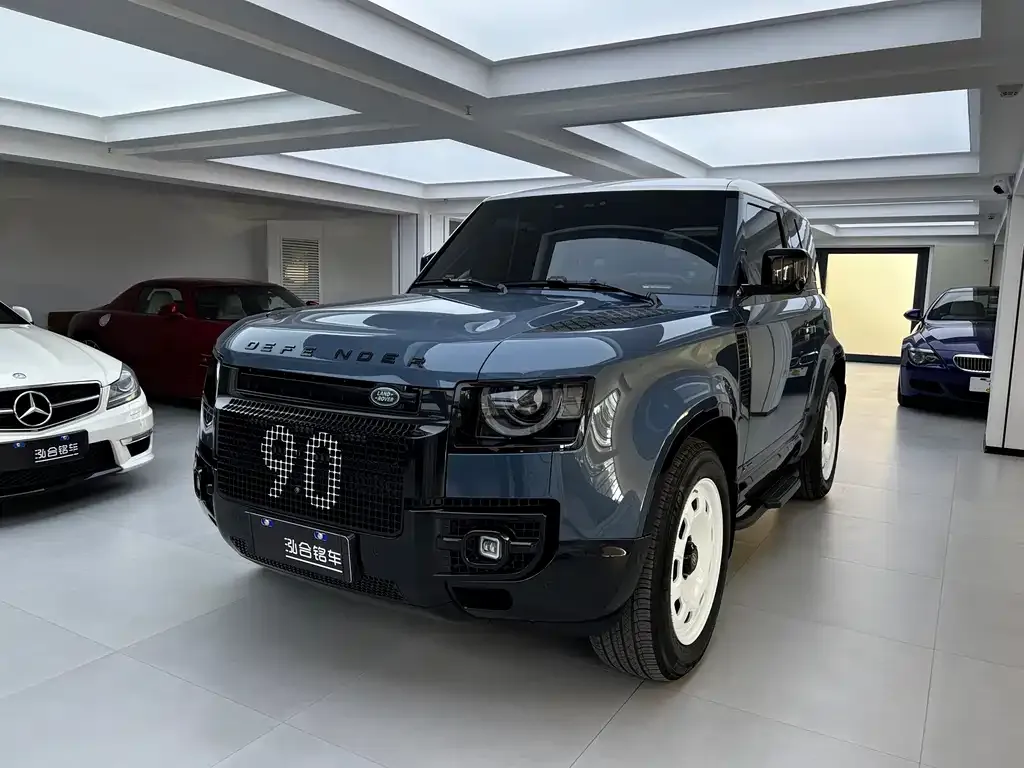 Land Rover Defender — фото 1