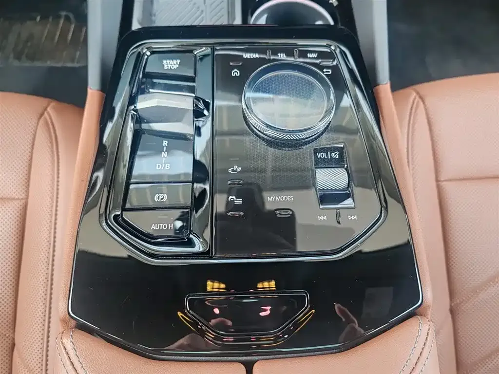 BMW i5 — фото 9