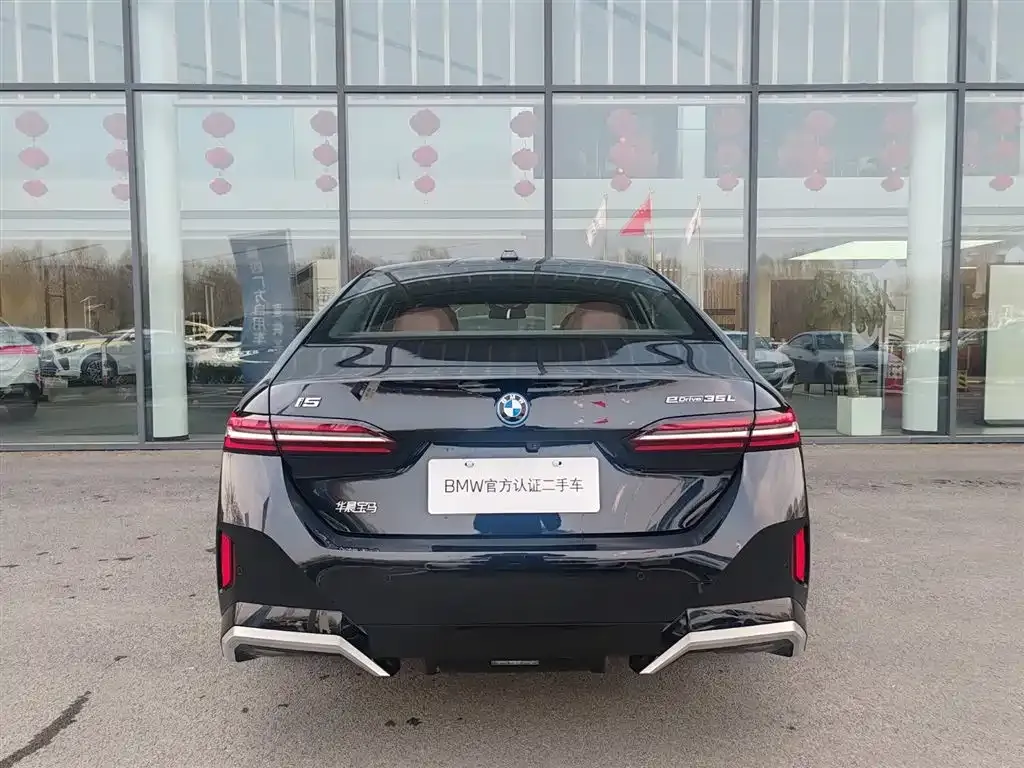 BMW i5 — фото 2