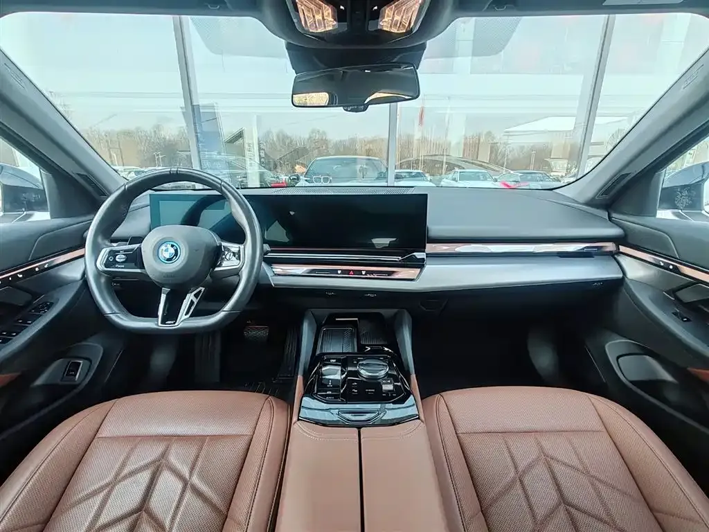 BMW i5 — фото 6