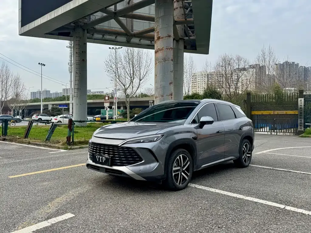 BYD L DM-i — фото 1