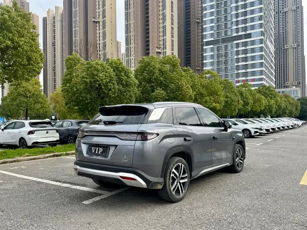 BYD L DM-i — фото 9