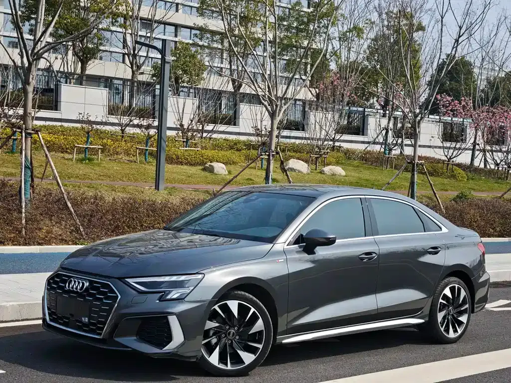 Audi A3 — фото 1