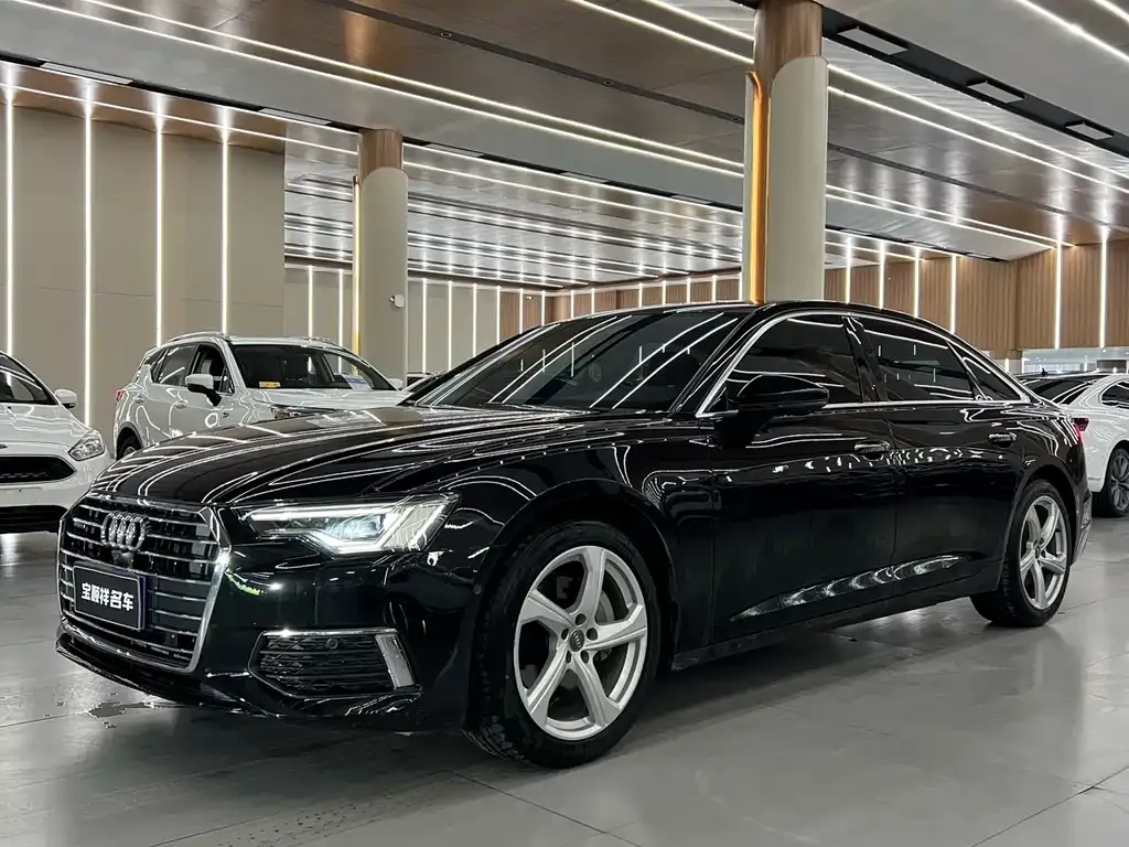 Audi A6L — фото 1