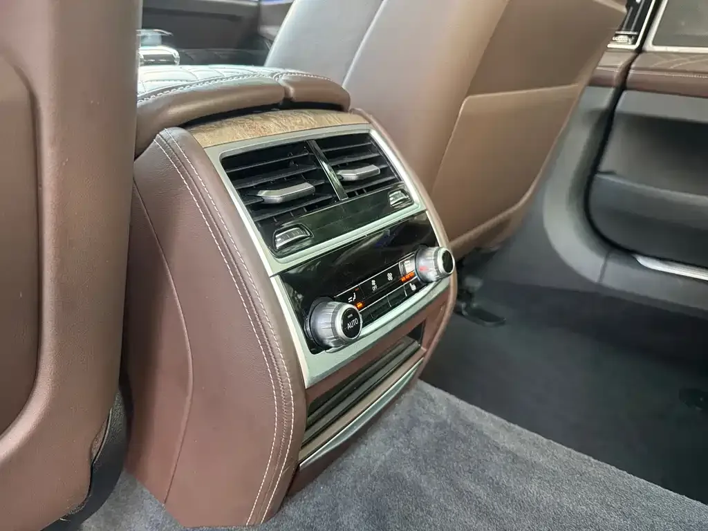 BMW 7 Series — фото 4