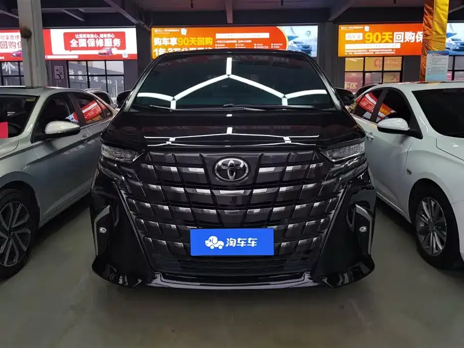 Toyota Alphard — фото 9
