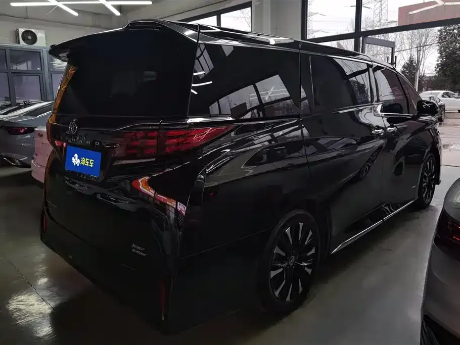 Toyota Alphard — фото 3