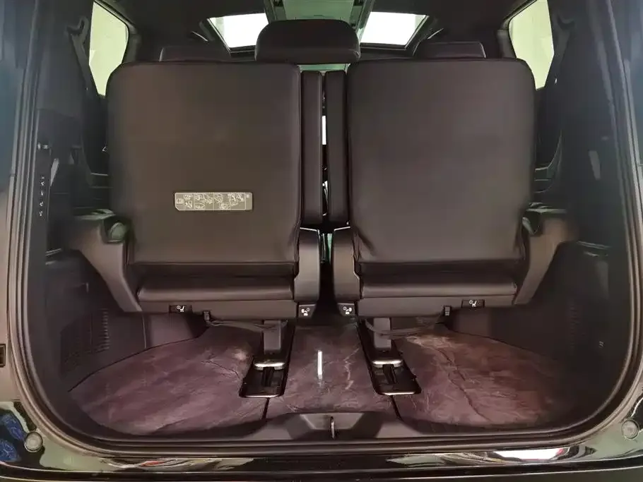 Toyota Alphard — фото 7