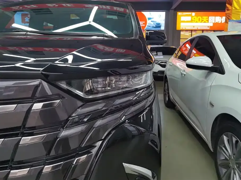 Toyota Alphard — фото 8
