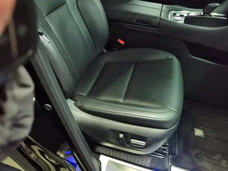Toyota Alphard — фото 6