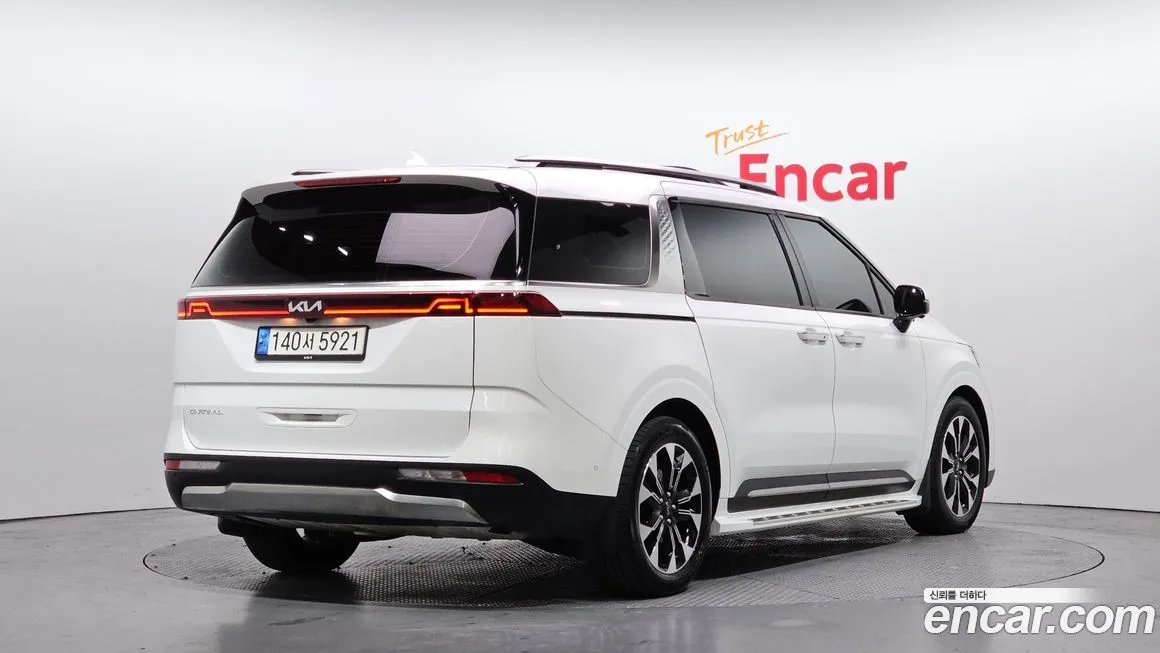 Kia Carnival — фото 10