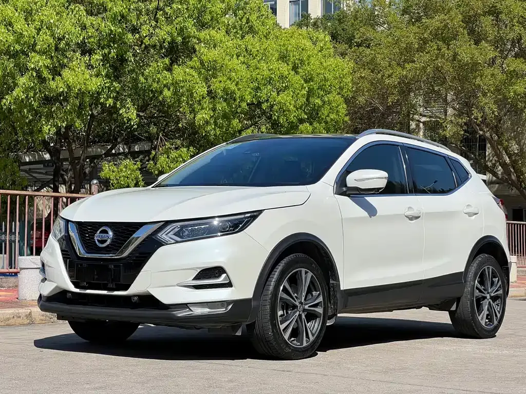 Nissan Qashqai — фото 1